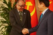 Prof Nishimura shook hands with Deputy Prime Minister H. E. Vương Đình Huệ